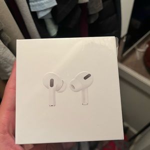 AirPod Pros never opened